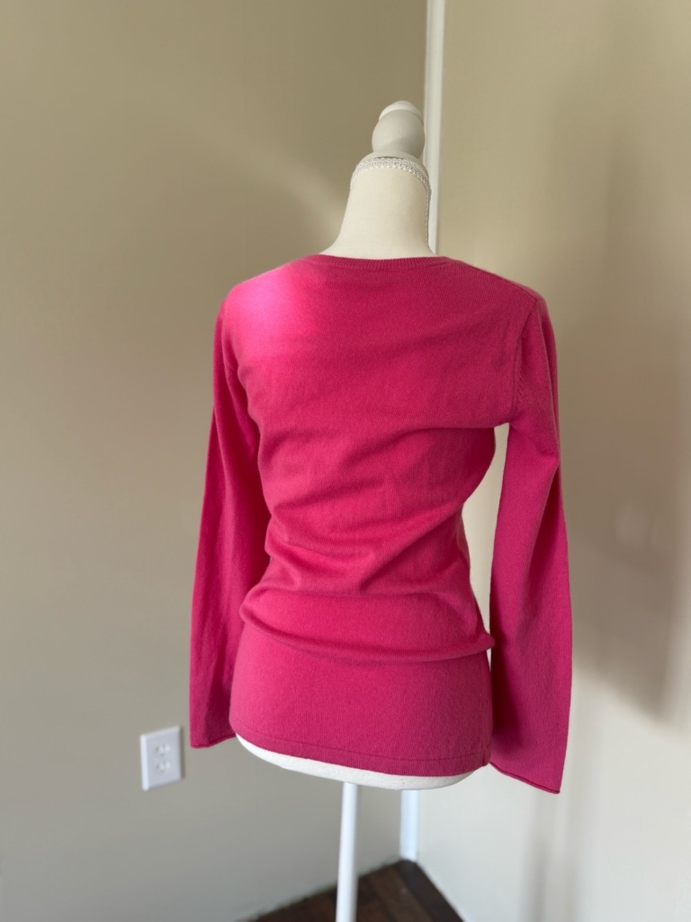Dooney & Bourke Pink Long Sleeve Knit Sweater Top 100% Cashmere DB Embroidered - Picture 5 of 13